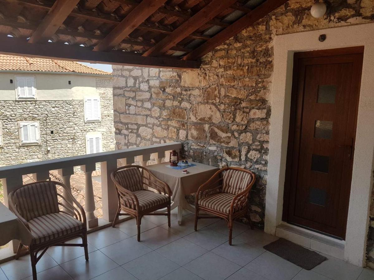 Ferienwohnung Vila Dora Supetar Exterior foto