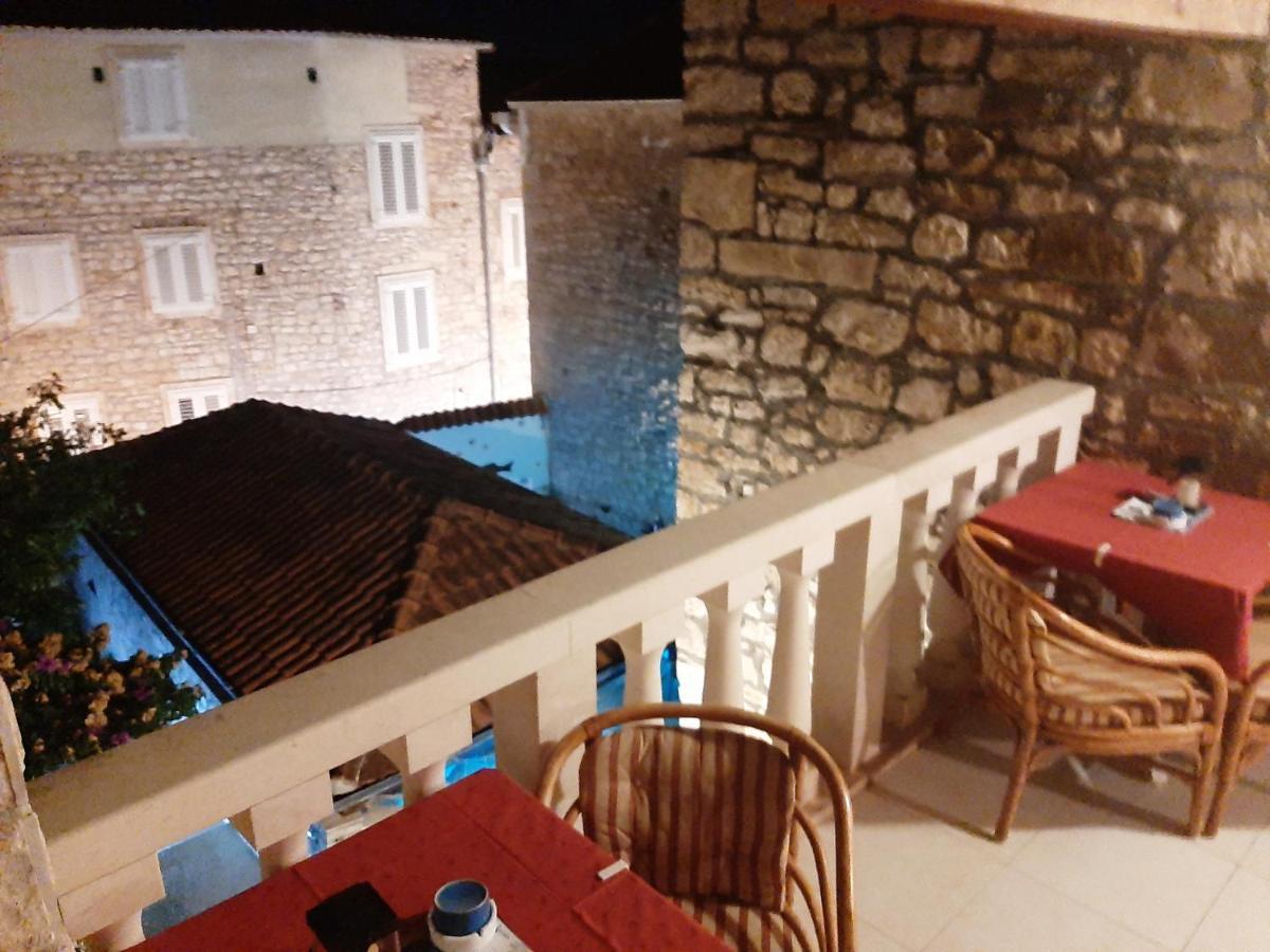 Ferienwohnung Vila Dora Supetar Exterior foto