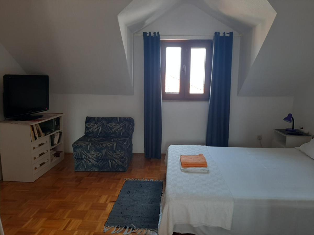 Ferienwohnung Vila Dora Supetar Exterior foto