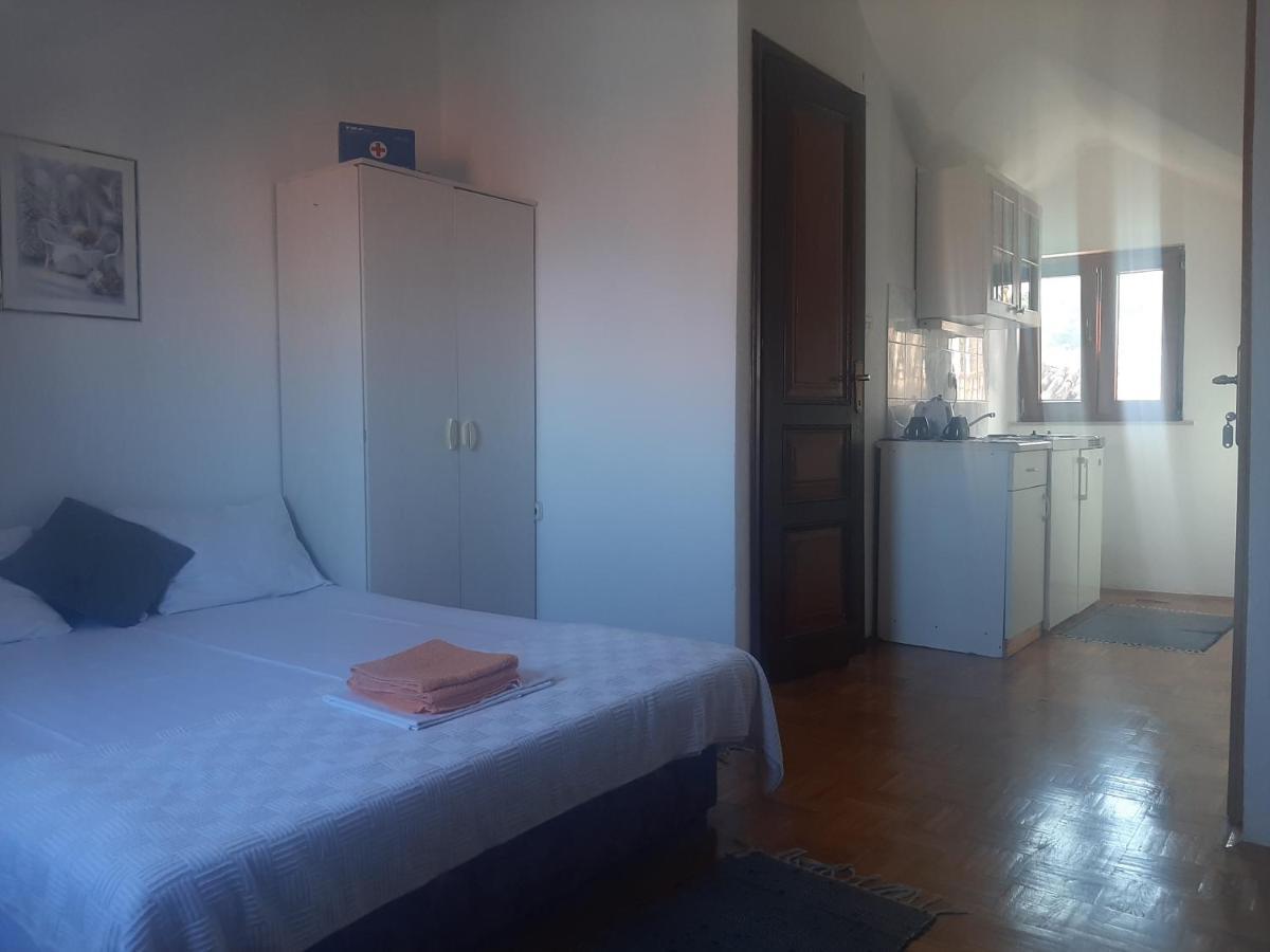 Ferienwohnung Vila Dora Supetar Exterior foto