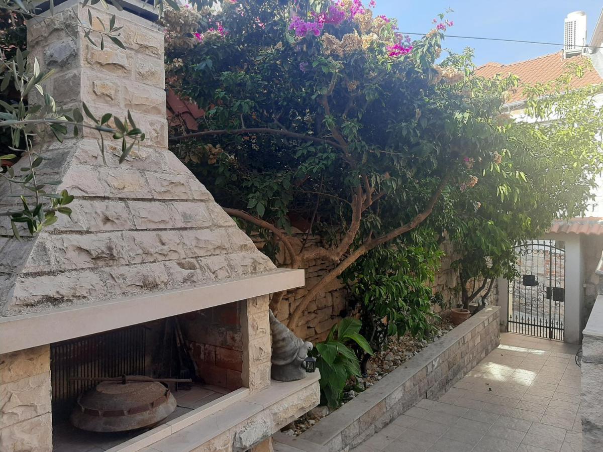 Ferienwohnung Vila Dora Supetar Exterior foto