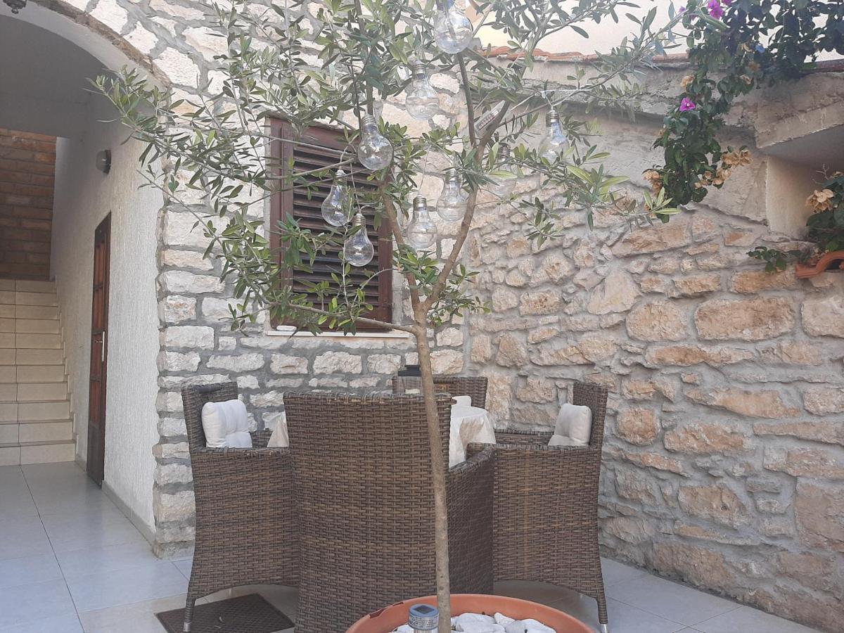 Ferienwohnung Vila Dora Supetar Exterior foto