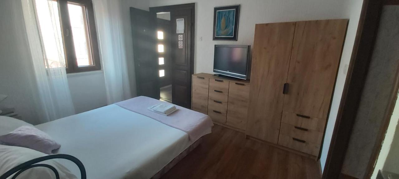 Ferienwohnung Vila Dora Supetar Exterior foto